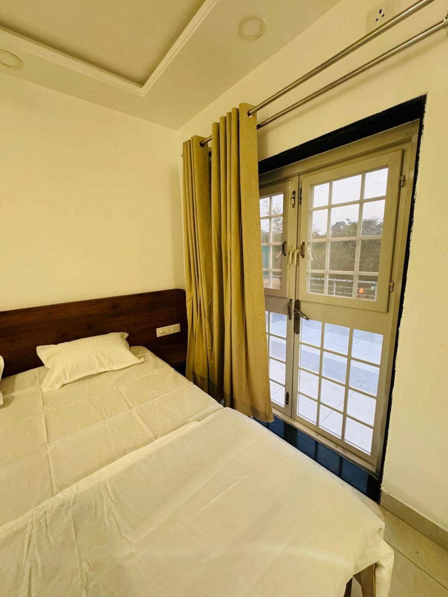 Hotel The Gulmohar, Chikhaldara Esterno foto